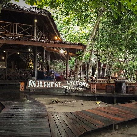 Raja Ampat Dive Resort Tapokreng Luaran gambar