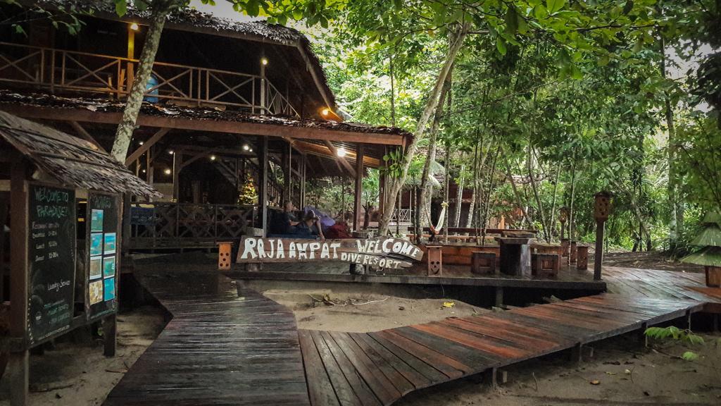Raja Ampat Dive Resort Tapokreng Luaran gambar