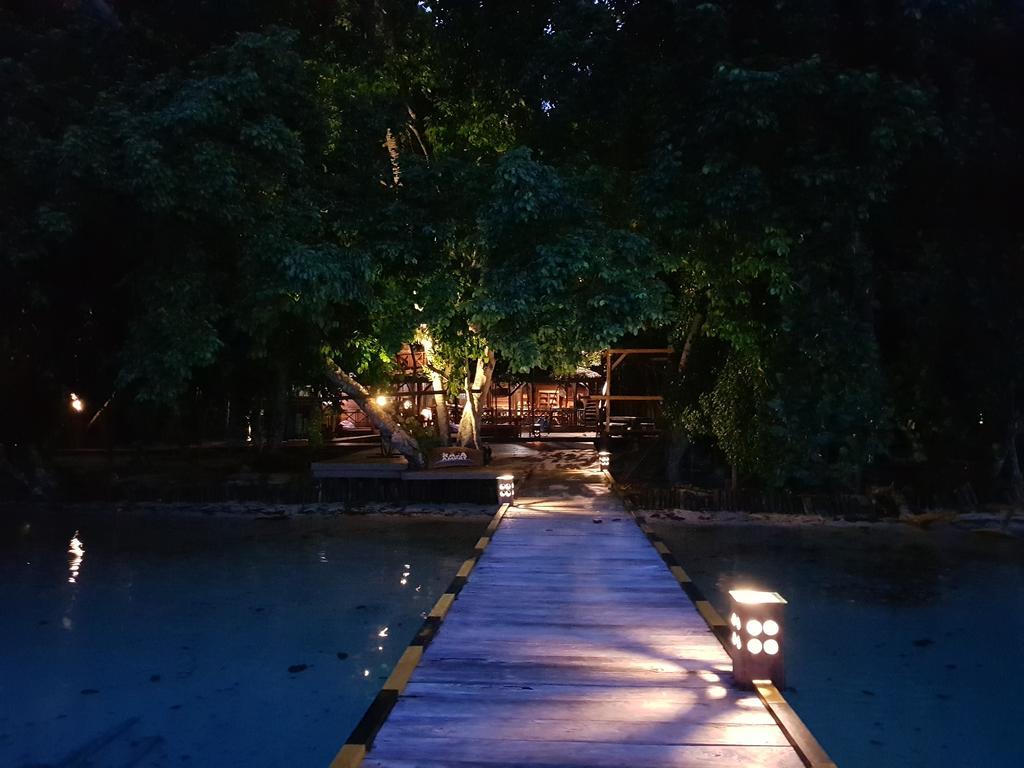 Raja Ampat Dive Resort Tapokreng Luaran gambar